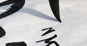 Inspirativní příběhy o úspěšných tvůrcích: Co nás mohou naučit o kreativitě