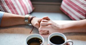 Láska a sebepoznání: Jak nám láska k ostatním pomáhá lepšímu poznání samých sebe?