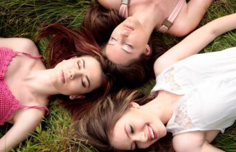 Přírodní kosmetika vs. konvenční kosmetika: Která je lepší pro naši pokožku?